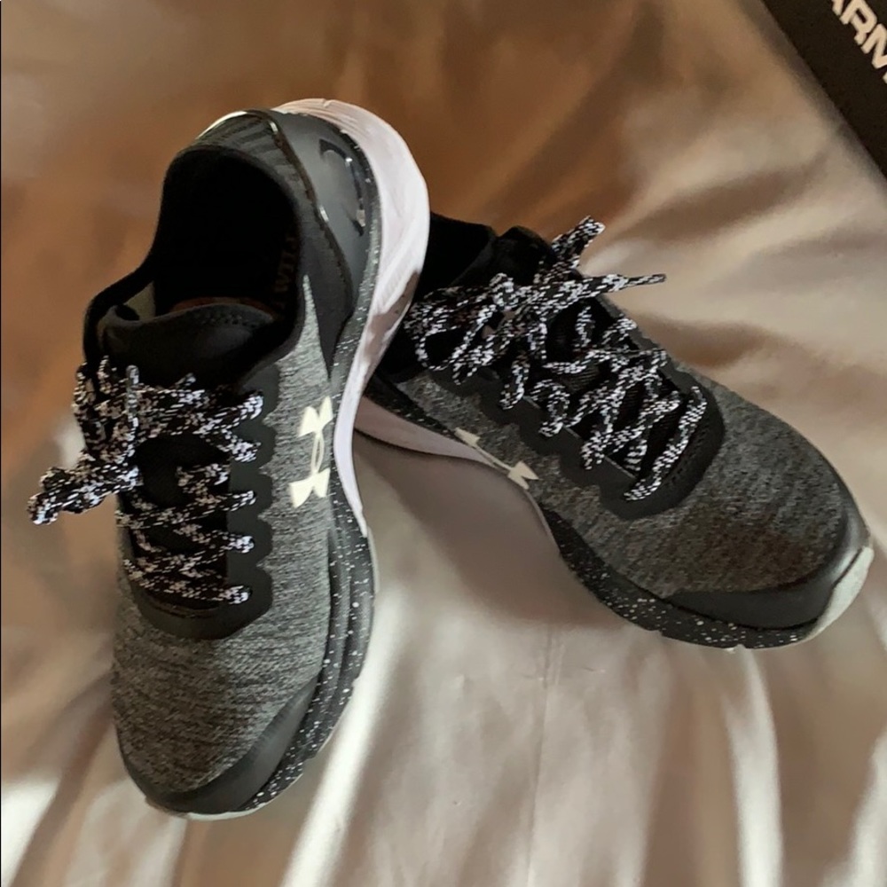 Under Armour Sneakers